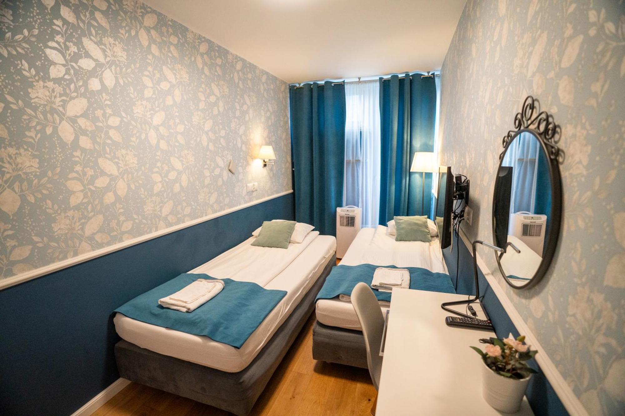 Apartament Hotel Grzybowska 9 Varşova Dış mekan fotoğraf